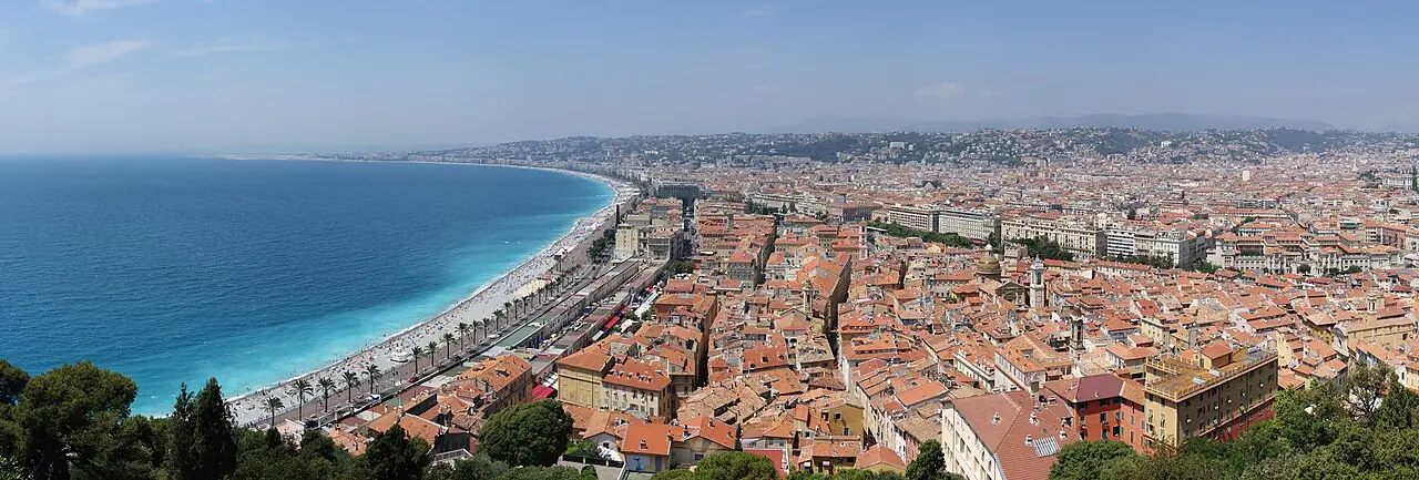Nice as seen from Castle Hill. On the left the Promenade des Anglais can be seen while the center shows the old town.