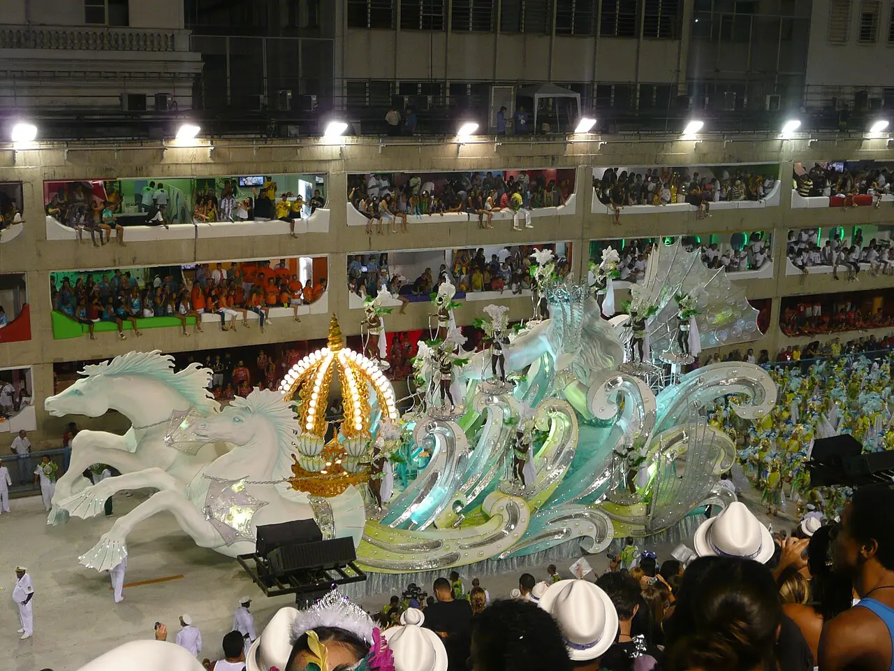 Império Serrano Samba School parade (2009).