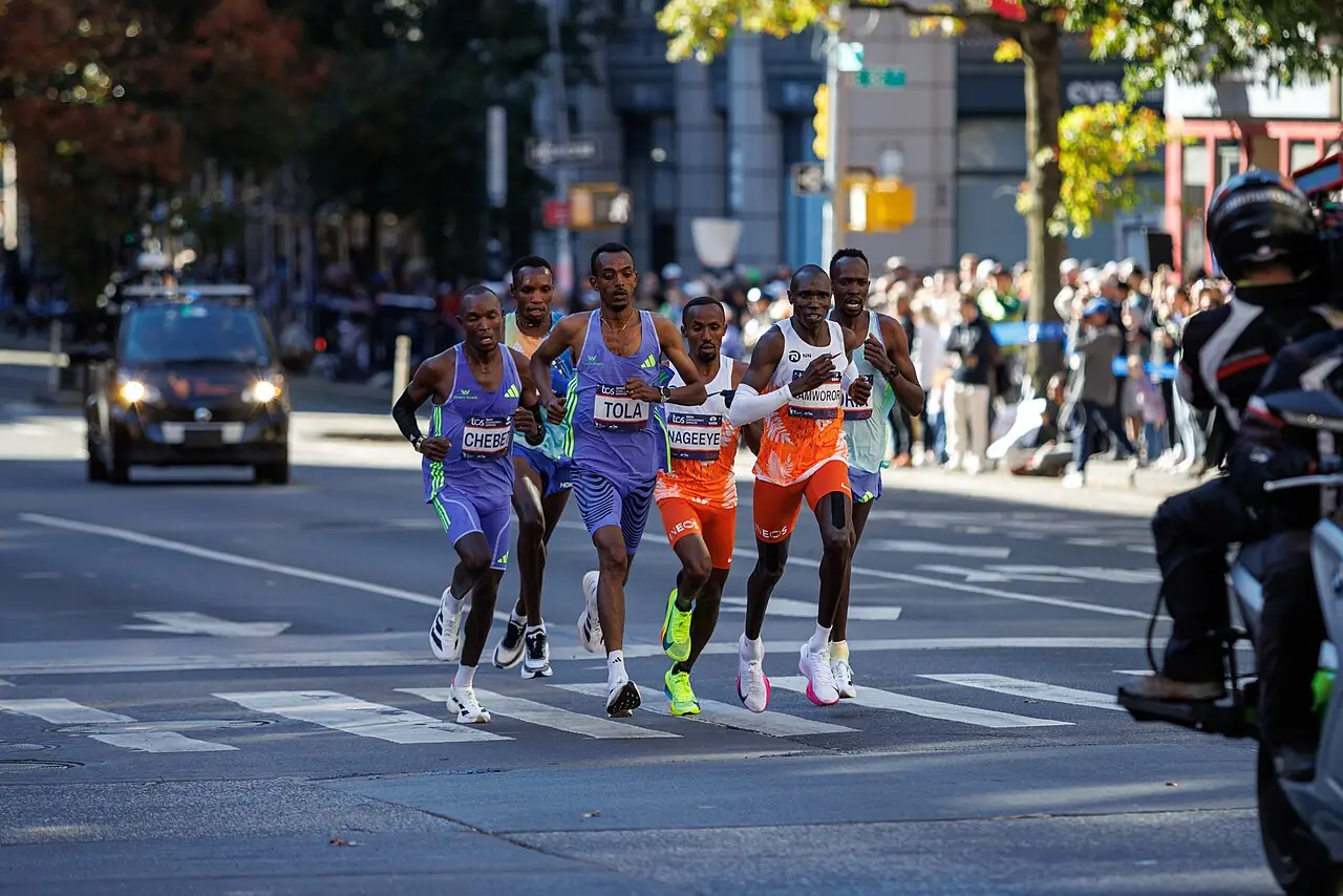 The 2024 New York City Marathon Elite Men leaders, with winner Abdi Nageeye in the middle of the pack