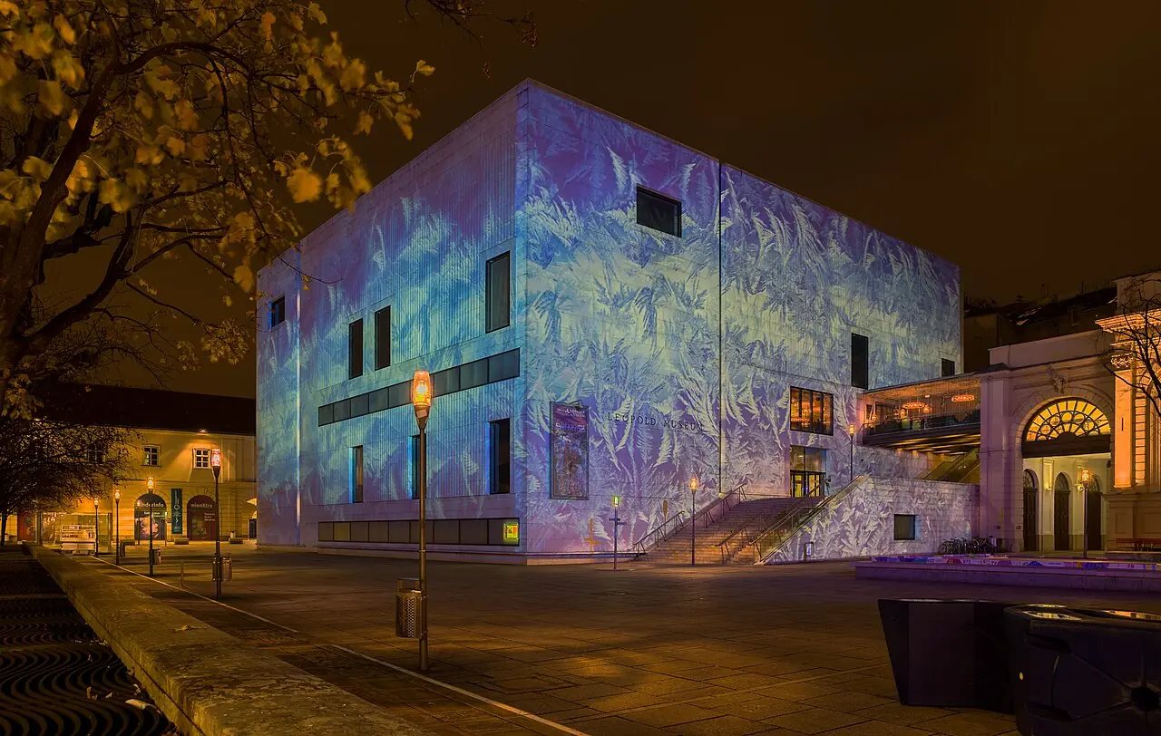 Before Christmas at the MQ - Museumsquarter, Vienna, AEB with 5 Exposures